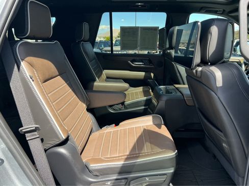 Used 2025 GMC Yukon Denali Ultimate AWD/4WD image 27