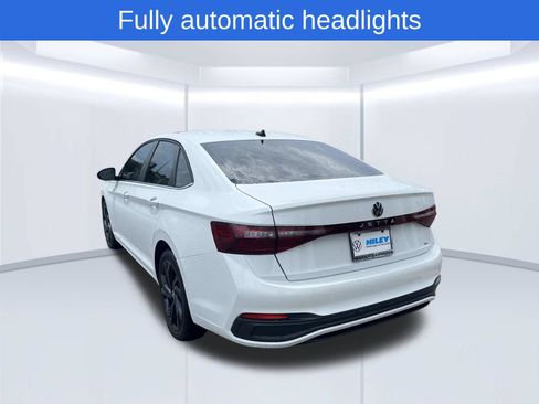 Certified 2025 Volkswagen Jetta SE FWD image 8