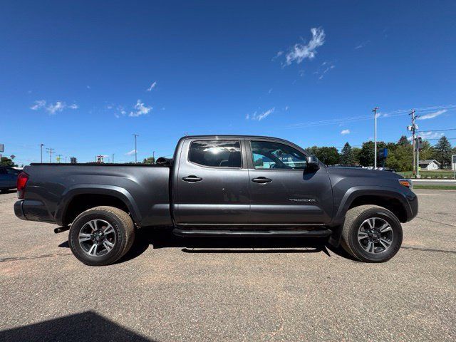 Used 2019 Toyota Tacoma SR5 AWD/4WD image 8