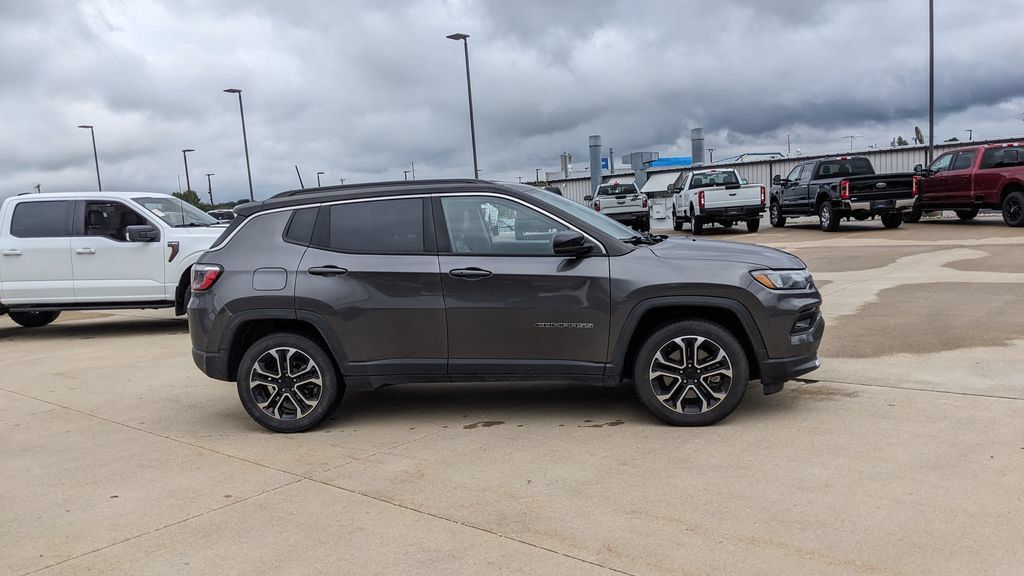 Used 2023 Jeep Compass Limited AWD/4WD image 2