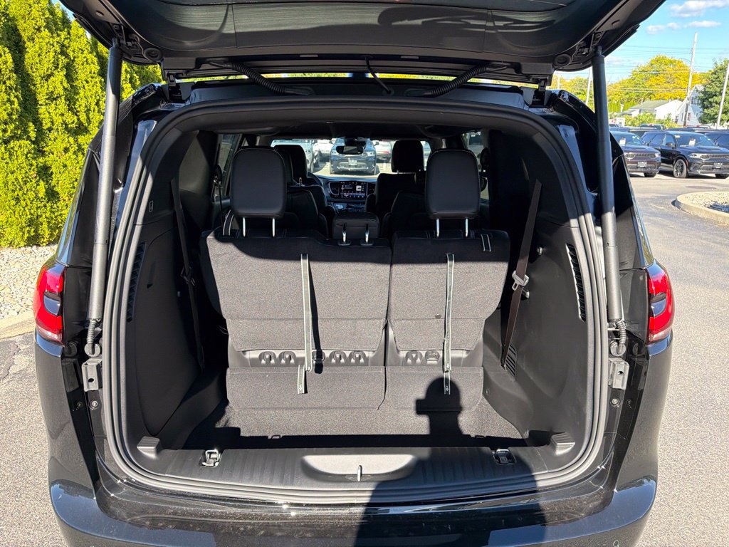 New 2027 Chrysler Pacifica Select FWD image 20