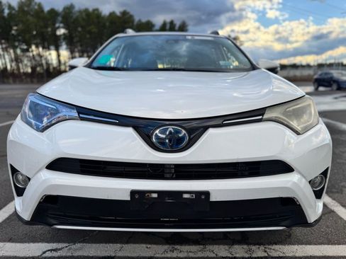 Used 2018 Toyota RAV4 XLE AWD/4WD image 7