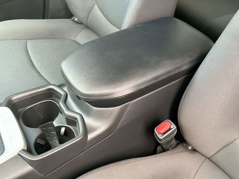 Used 2021 Toyota RAV4 LE image 16