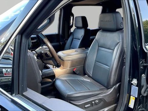 Used 2022 GMC Sierra 2500 Denali w/ Denali Black Diamond Edition AWD/4WD image 15