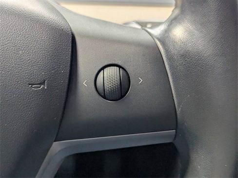 Used 2019 Tesla Model 3 Standard Range image 19