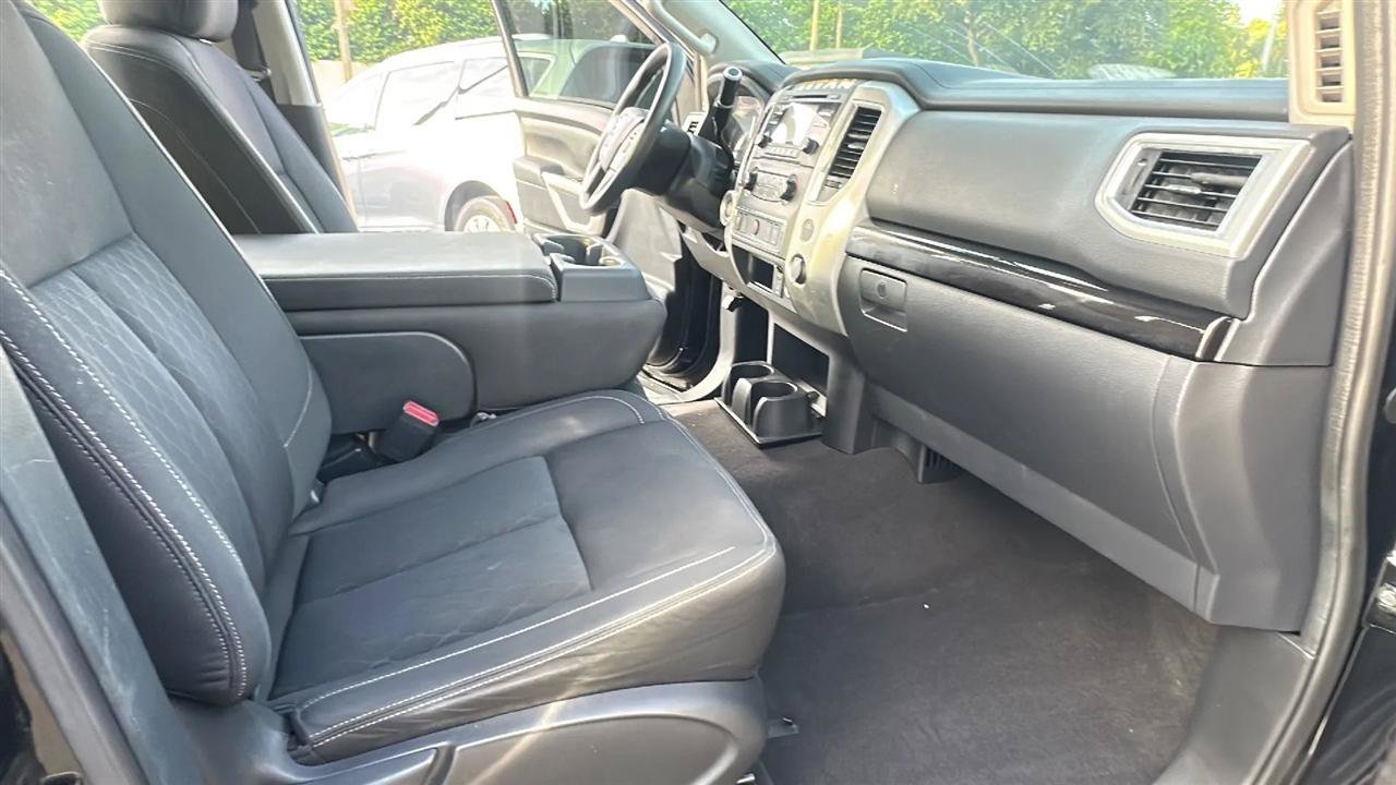 Used 2017 Nissan Titan SV RWD image 32