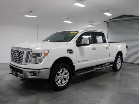 Used 2017 Nissan Titan SL RWD image 4