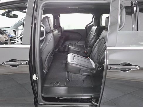 New 2026 Chrysler Pacifica Select image 22
