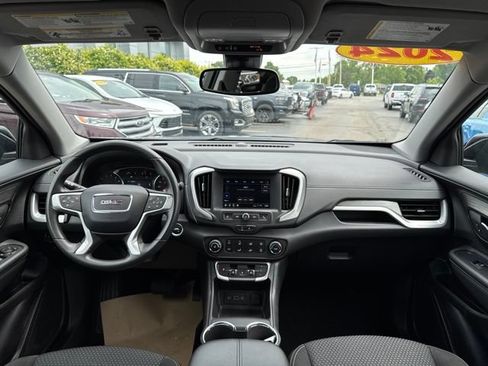 Used 2024 GMC Terrain SLE FWD image 25