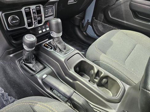 Used 2024 Jeep Gladiator Sport AWD/4WD image 24