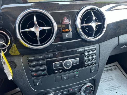 Used 2015 Mercedes-Benz GLK 350 4MATIC image 33