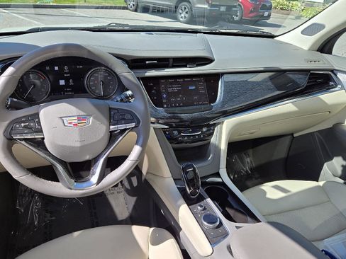 Used 2024 Cadillac XT6 Premium Luxury w/ Technology Package image 11
