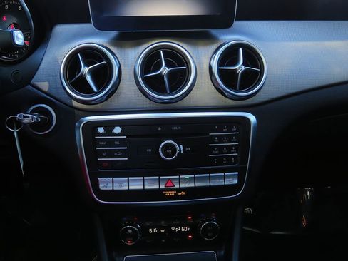 Used 2018 Mercedes-Benz GLA 250 4MATIC w/ Premium Package image 35