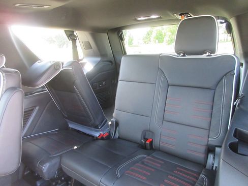New 2026 GMC Yukon AT4 Ultimate AWD/4WD image 13