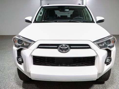 Used 2023 Toyota 4Runner SR5 Premium w/ Moonroof Package AWD/4WD image 4