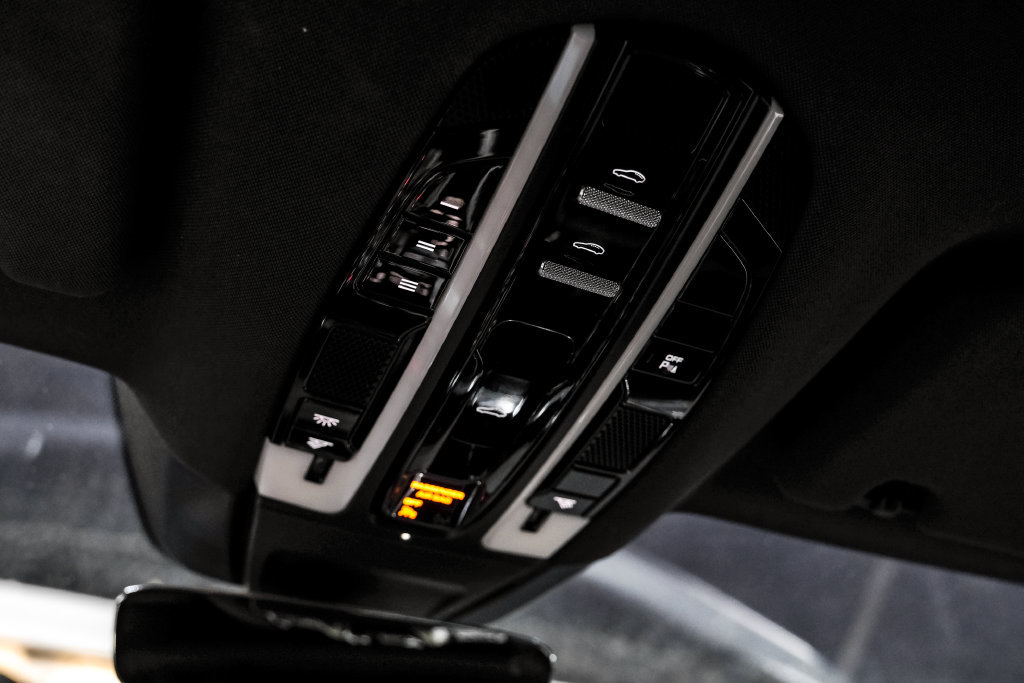 Used 2017 Porsche Panamera 4 AWD/4WD image 33