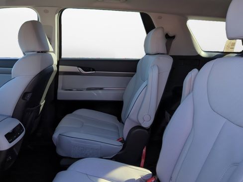 Certified 2025 Hyundai Palisade SEL image 15