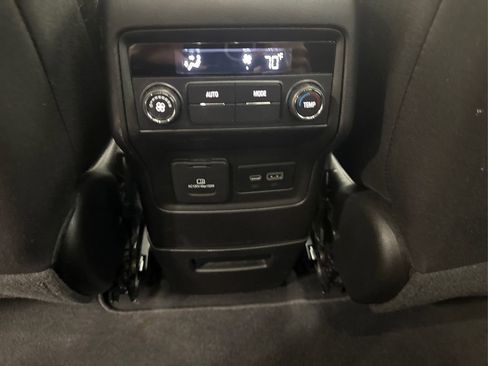 Used 2023 GMC Acadia SLE w/ Driver Convenience Package image 32