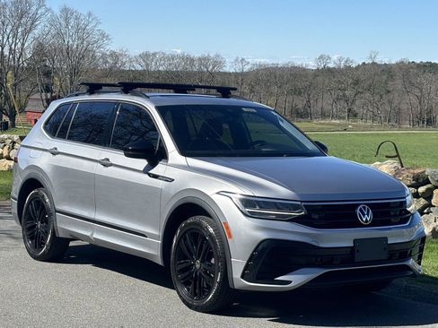 Used 2022 Volkswagen Tiguan SE R-Line AWD/4WD image 1