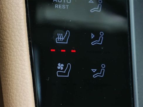 Used 2025 Porsche Macan image 27