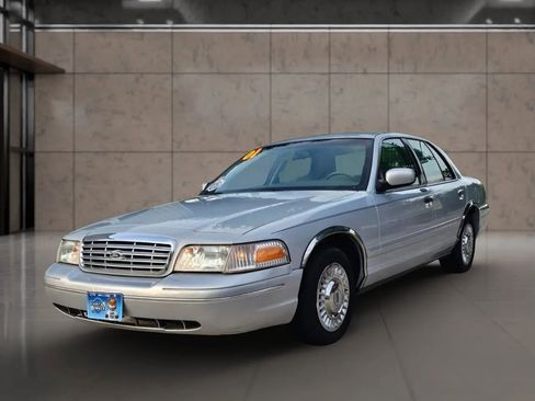Used 2001 Ford Crown Victoria RWD image 5