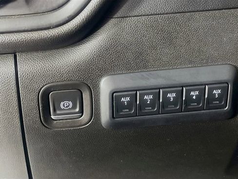 Used 2022 Chevrolet Silverado 2500 Custom w/ Custom Convenience Package AWD/4WD image 11