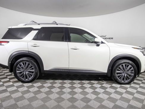 Used 2023 Nissan Pathfinder SL w/ SL Premium Package FWD image 3