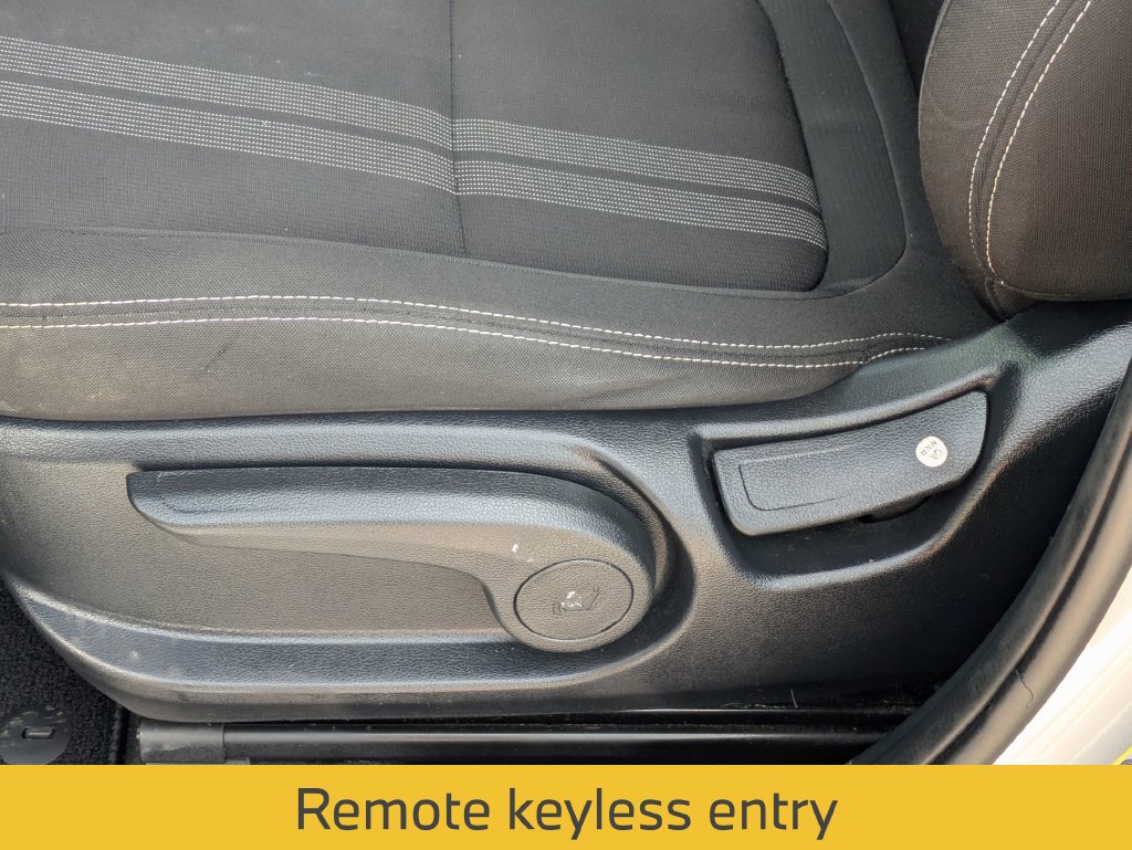 Used 2022 Hyundai Venue SEL FWD image 16