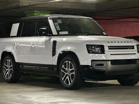 New 2025 Land Rover Defender 130 X-Dynamic SE AWD/4WD image 6