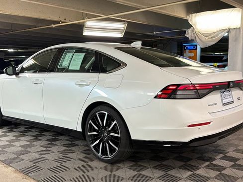 Used 2024 Honda Accord Touring image 7