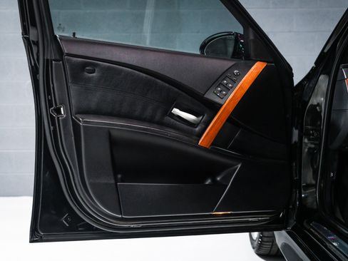 Used 2007 BMW M5 image 17