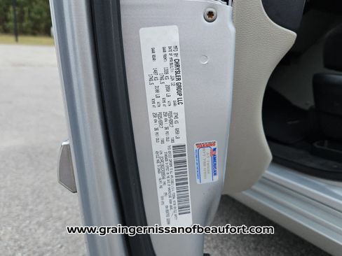 Used 2012 Chrysler Town & Country Touring w/ Entertainment Group #1 FWD image 7
