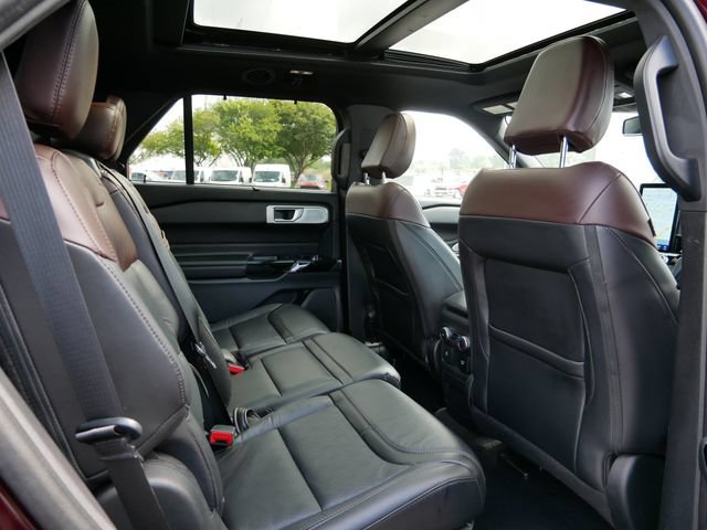 Used 2022 Ford Explorer Platinum w/ Equipment Group 601A AWD/4WD image 14