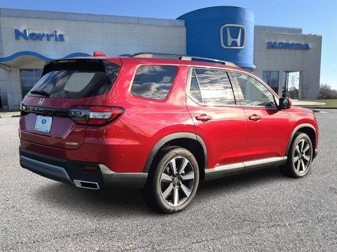 New 2025 Honda Pilot Touring image 4