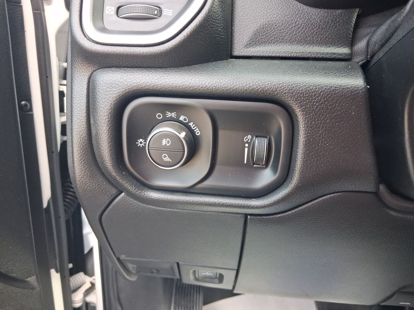 Used 2024 RAM 2500 Tradesman w/ Chrome Appearance Group AWD/4WD image 16