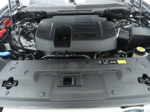 Used 2022 Land Rover Defender 110 SE image 29