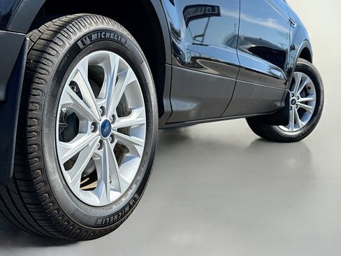 Used 2019 Ford Escape SE image 14