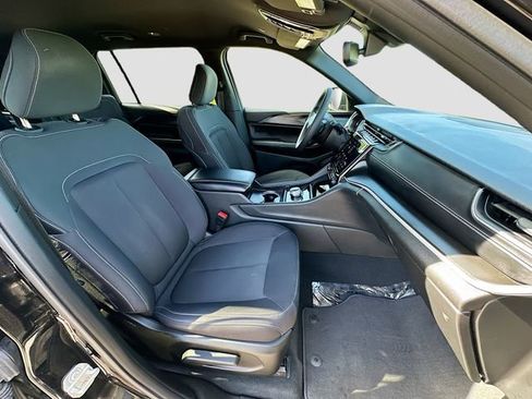 Used 2024 Jeep Grand Cherokee L Laredo image 27