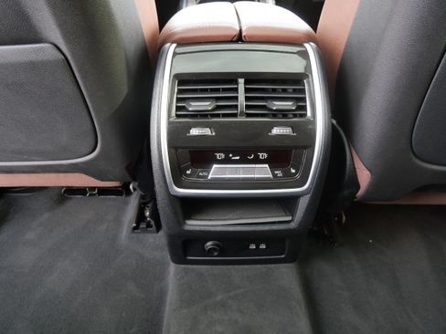 Used 2023 BMW X7 xDrive40i w/ Premium Package image 17