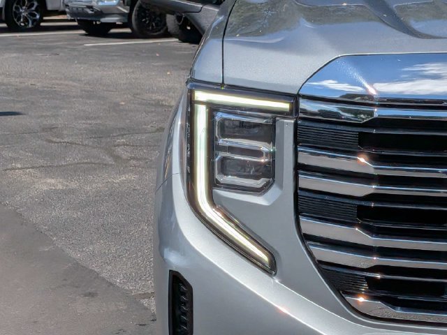 Used 2025 GMC Sierra 1500 SLT AWD/4WD image 11