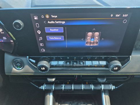 Used 2026 Chevrolet Colorado ZR2 w/ Technology Package AWD/4WD image 17
