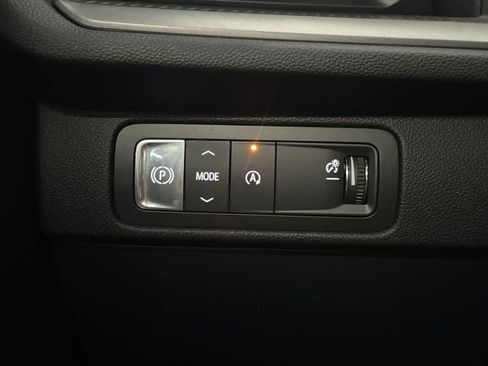 Used 2025 Chevrolet Traverse LT FWD image 16