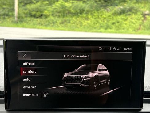 Used 2023 Audi Q5 2.0T Premium w/ Convenience Package AWD/4WD image 36