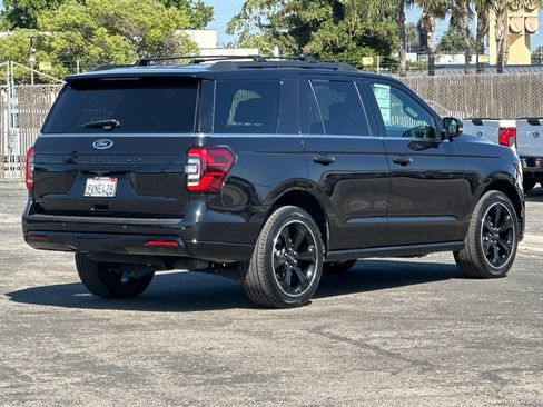Certified 2024 Ford Expedition Limited RWD image 3