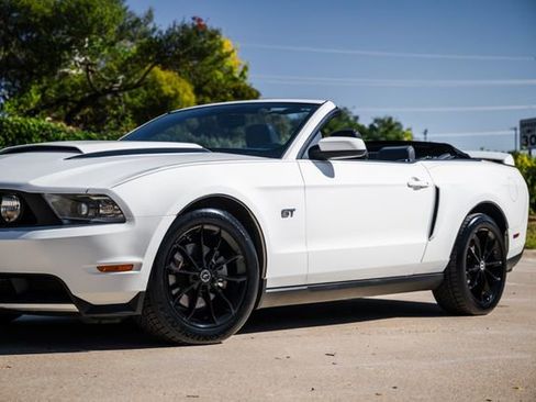 Used 2010 Ford Mustang GT Premium image 36
