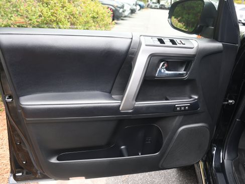 Used 2019 Toyota 4Runner Limited AWD/4WD image 10