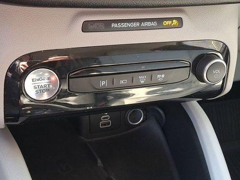 Used 2025 Ford Escape Platinum w/ Premium Technology Package image 15