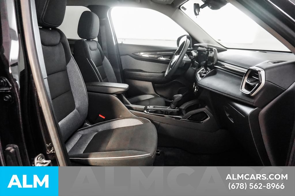 Used 2025 Chevrolet TrailBlazer LT AWD/4WD image 17