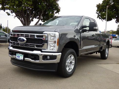 New 2026 Ford F350 XLT w/ FX4 Off-Road Package AWD/4WD image 2