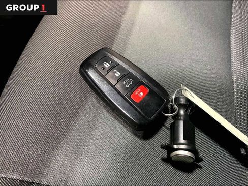 Used 2022 Toyota RAV4 SE w/ Convenience Package image 16